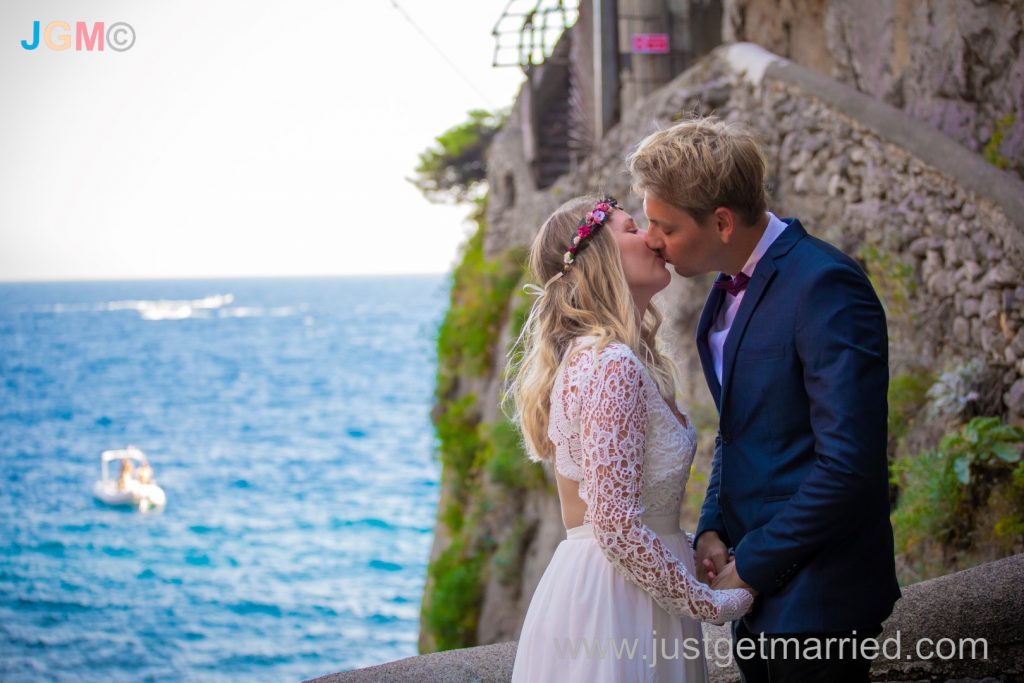 eloping positano celebrant getting married in italy