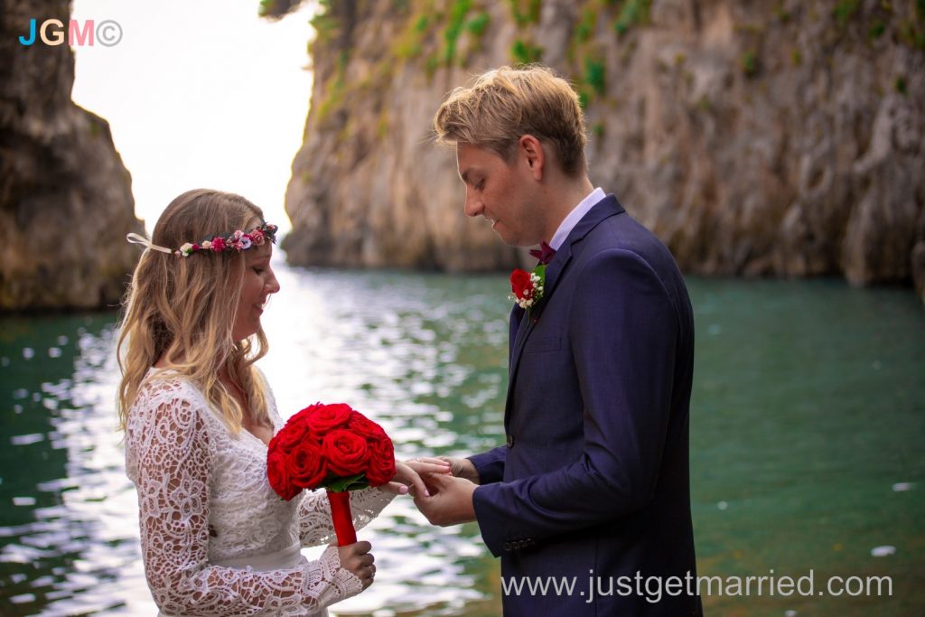 beach wedding elope ceremony amalfi positano